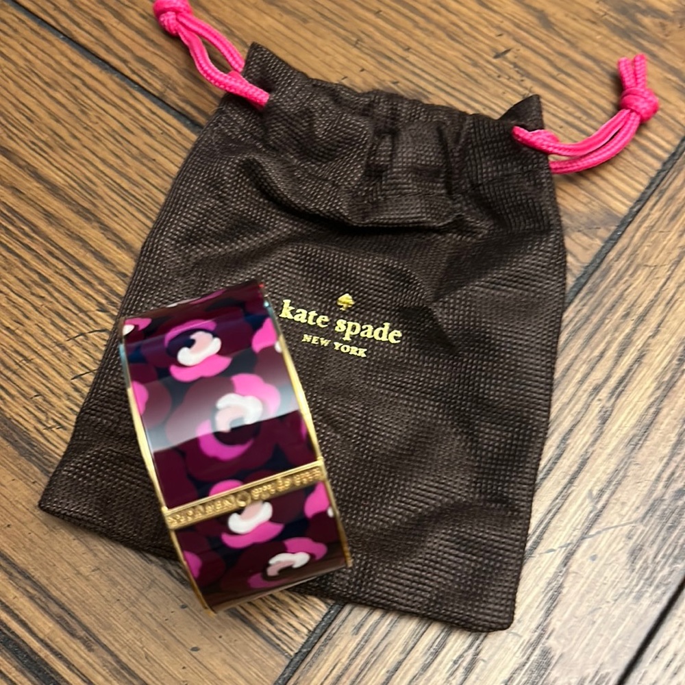 Beautiful Kate Spade Bracelet, New with pouch